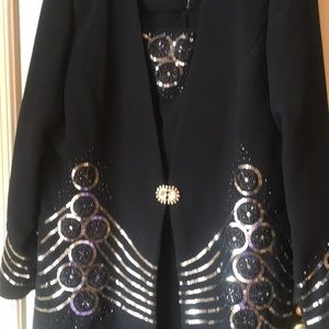 Ladies 3 piece suit.